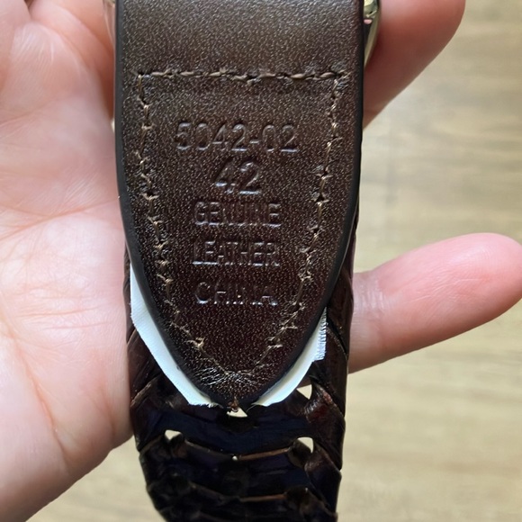 Women’s Sz 42 Woven Braided Brown  Leather Belt with Silver Buckle. - Picture 5 of 5
